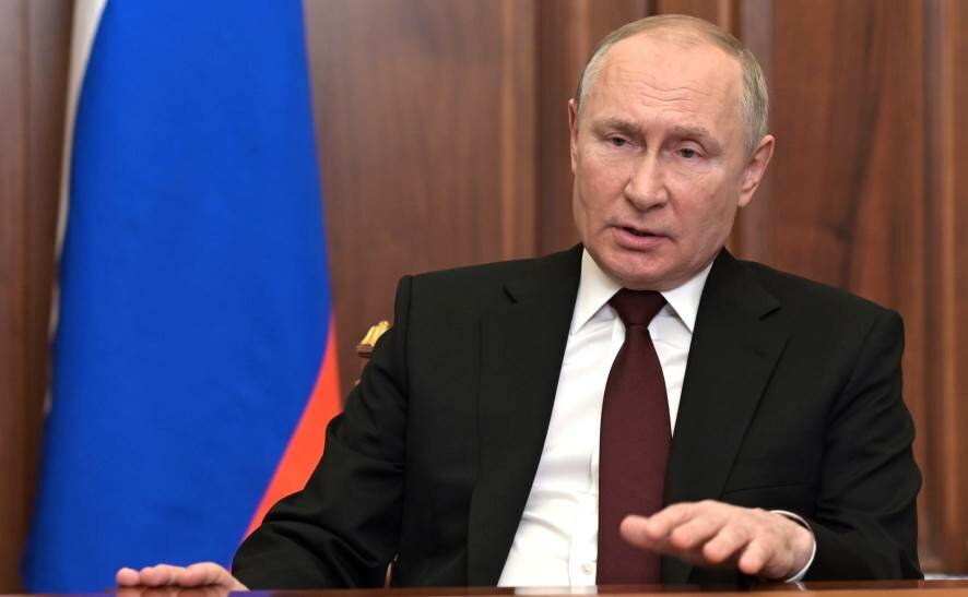 Владимир Путин: Выполняя сложные, опасные задачи на Донбассе и Украине, наши военнослужащие защищают Россию