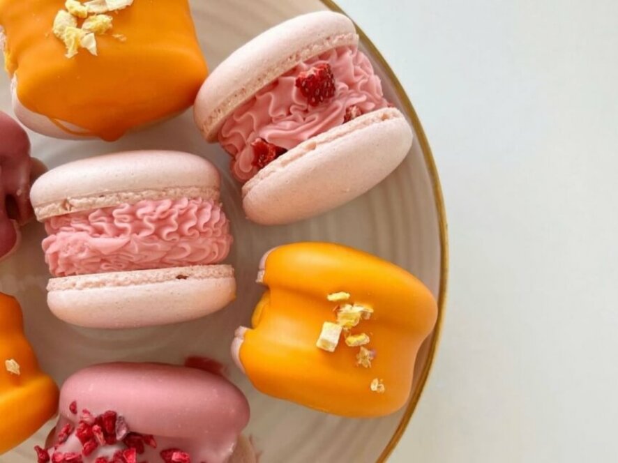 Тающий макарон: Мама и дочка из Читы пекут французские десерты, известные на весь регион