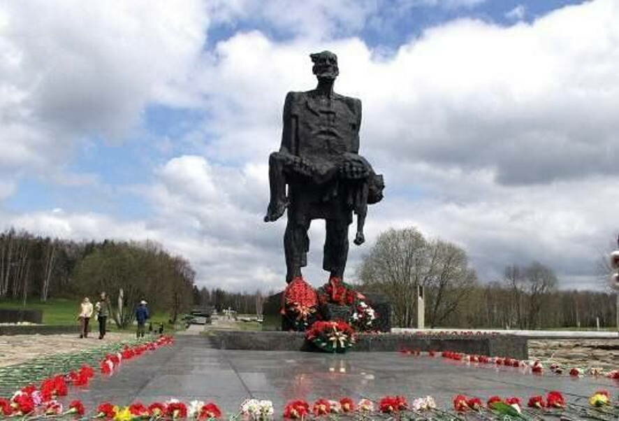 22 марта 1943 года была сожжена белорусская деревня Хатынь