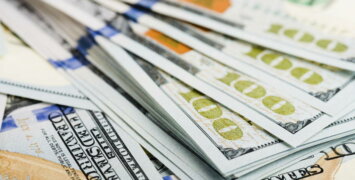 Сегодня курс доллара может остаться в диапазоне 96-97 рублей