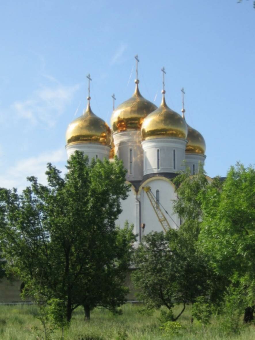 Чем известен Николо-Васильевский монастырь в котором неонацисты заблокировали 450 мирных граждан