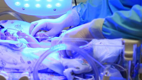 В Нижнем Тагиле полиция разыскивает мать новорожденного, найденного в свертке на скамейке