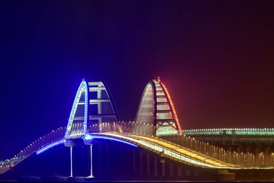 Четыре года назад было открыто движение по Крымскому мосту