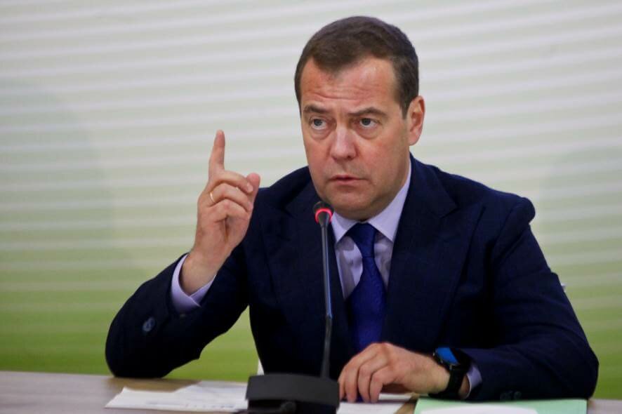 Медведев: А кто сказал, что через два года Украина вообще будет существовать на карте мира?