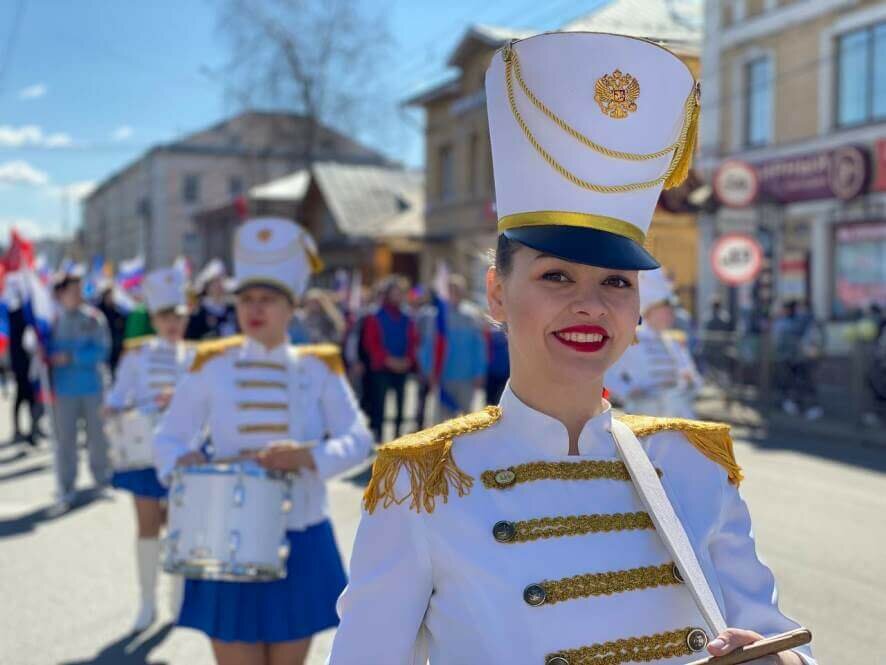 В Костроме началось праздничное шествие, посвящённое Дню Весны и Труда