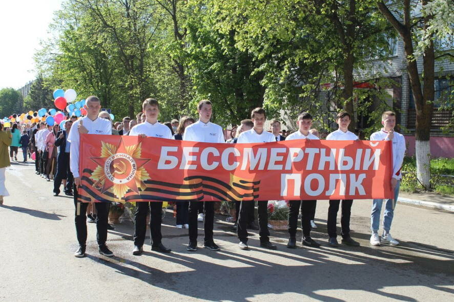 В районах Саратовской области прошли шествия в честь Дня Победы