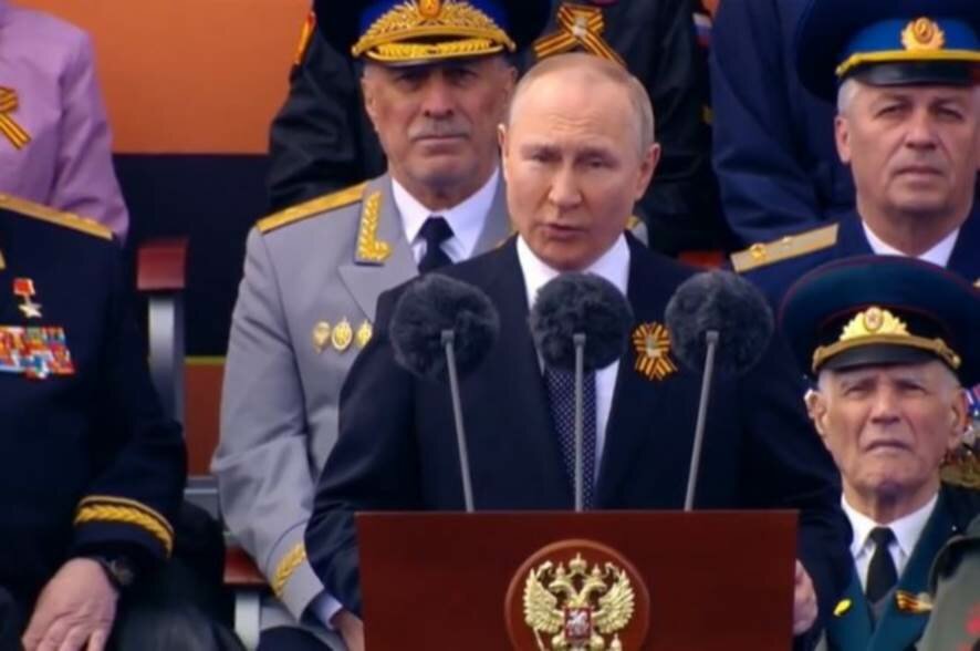 Президент Владимир Путин поздравил россиян с Днем Победы
