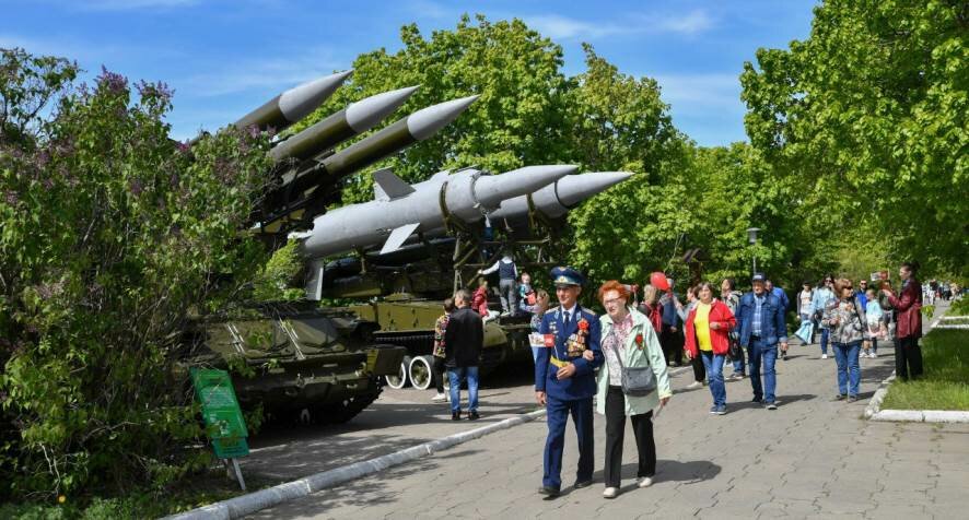 Сегодня в Саратове в Парке Победы проходят праздничные мероприятия, посвящённые Дню Победы
