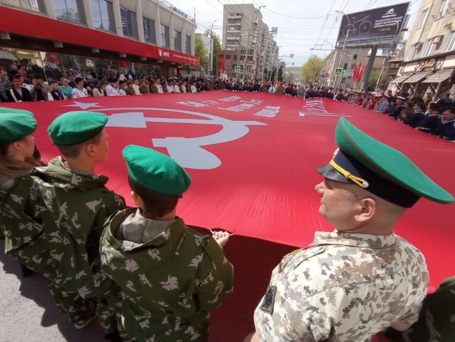 120 тысяч саратовцев приняли участие в акции «Бессмертный полк»