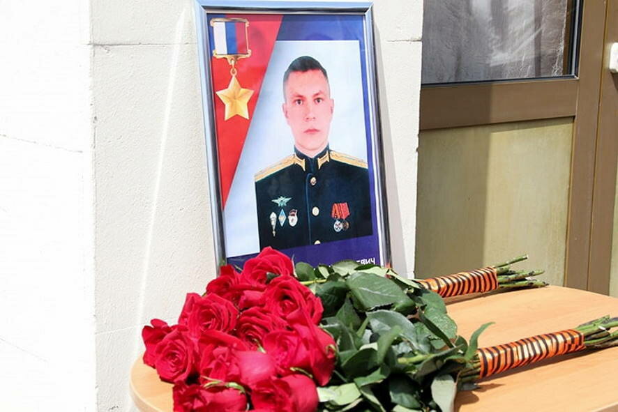 В честь военнослужащего из Ивановской области, Героя России Владимира Зозулина назвали одну из центральных улиц Луганска