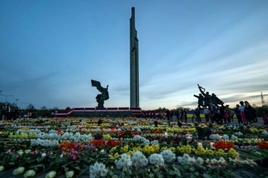 Рижская дума на заседании проголосовала за снос памятника Освободителям в Риге