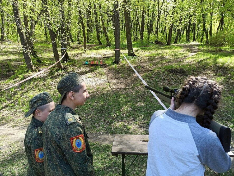 В экологическом парке «Андреевская застава» состоялись соревнования для школьников, посвященные 77-ой годовщине Великой Победы
