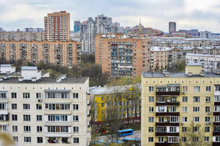 В Москве стартовали работы по капитальному ремонту крыш жилых домов