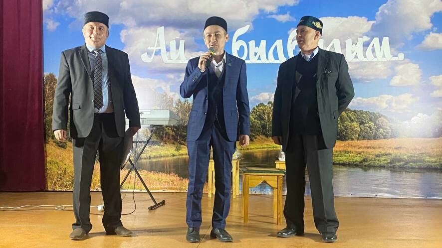На сцене национального фестиваля встретились творческие коллективы татарских сёл с общим названием Усть-Уза Саратовской и Пензенской областей