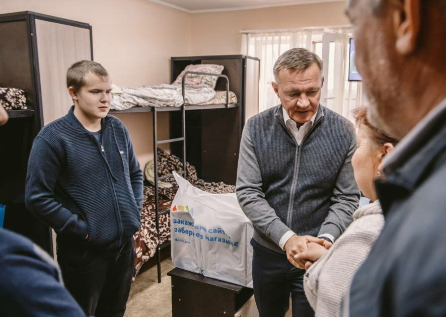 Глава Курской области навестил семью, решившую временно уехать с приграничной территории