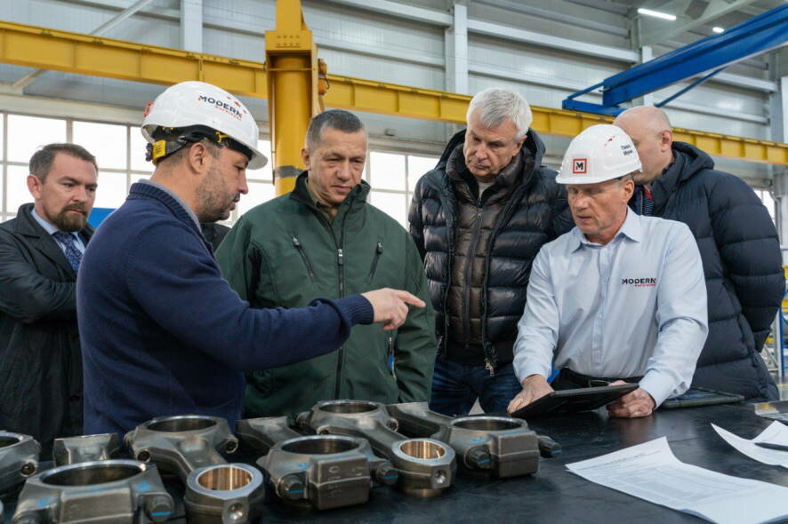 Юрий Трутнев предложил руководству центра «Реман» рассмотреть возможность запуска производства двигателей