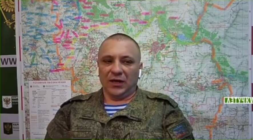 Украинские военные убили 12 сослуживцев, которые решили сдаться в плен, заявил Марочко