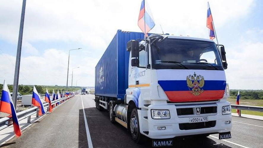 Россия и Китай открыли грузовое движение по международному автомобильному мосту через реку Амур
