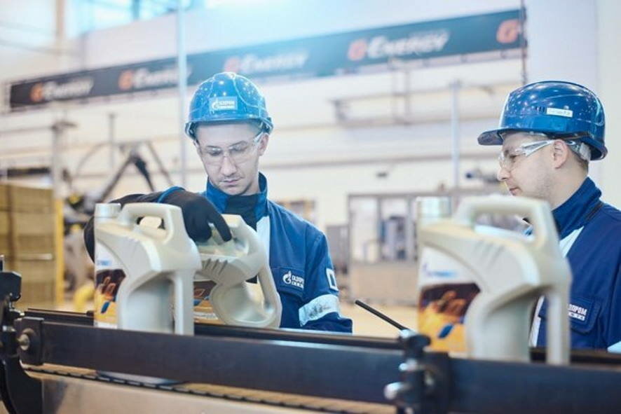 Специалисты «Газпром нефти» разработали технологию производства биоразлагаемых канистр для моторных масел