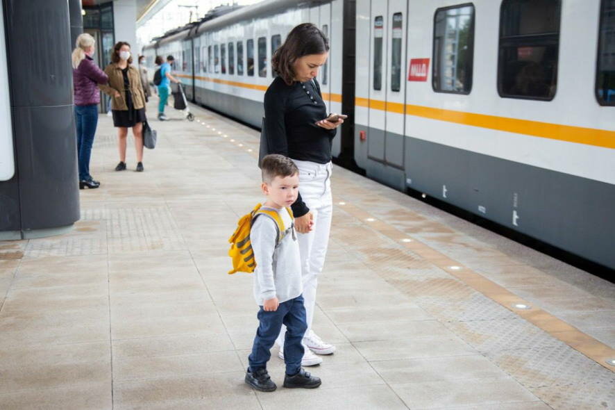 С сегодняшнего дня проезд для детей до 7 лет в поездах ЦППК , МТППК и Аэроэкспресс стал бесплатным