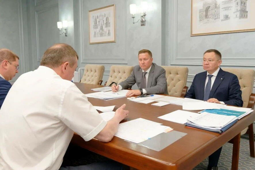 Ирек Файзуллин провел рабочую встречу с Губернатором Сахалинской области Валерием Лимаренко