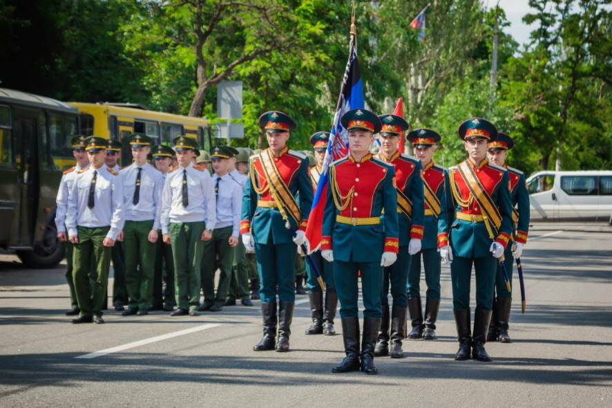 В Мариуполе прошел первый парад для ветеранов Великой Отечественной войны