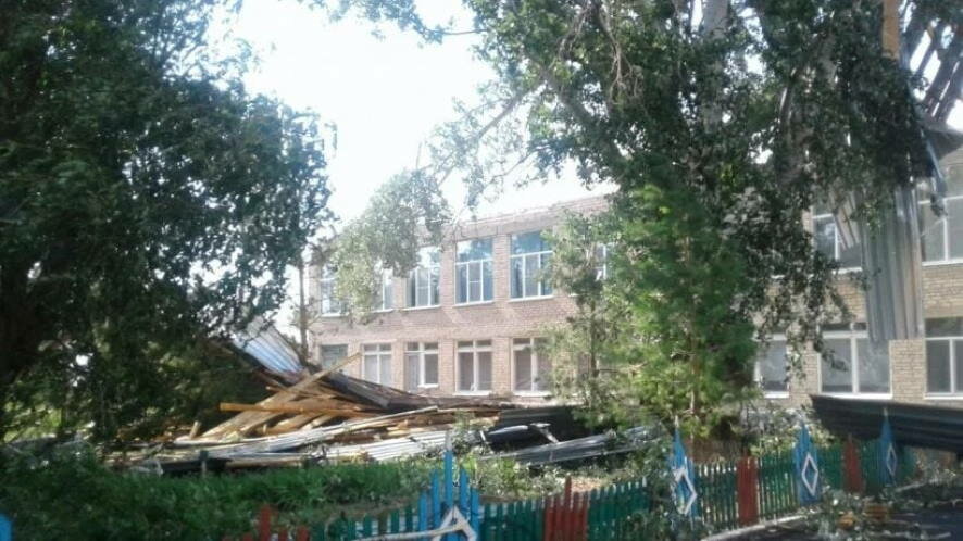 Без крыш и с затопленными помещениями: школы Саратовской области готовятся к 1 сентября