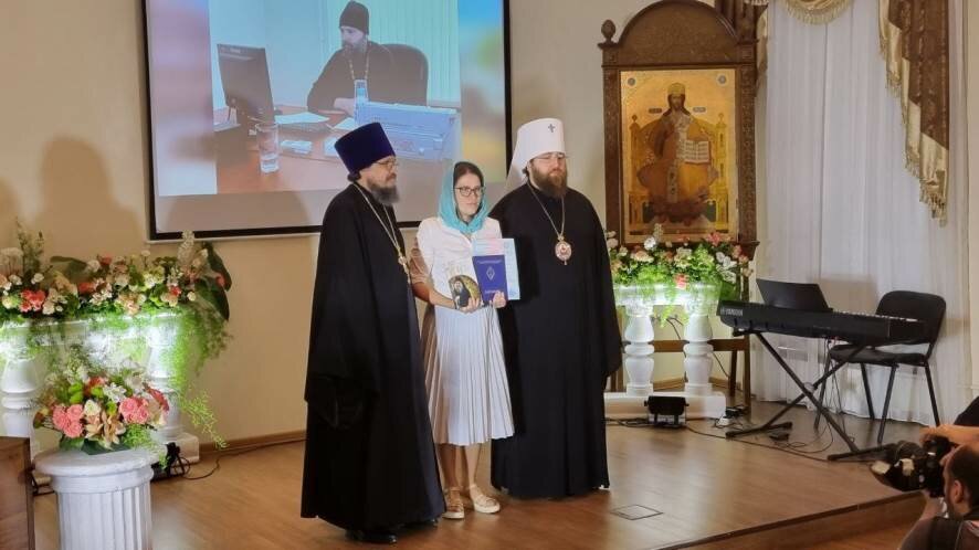 Представители областного правительства приняли участие в торжественном мероприятии по случаю 30-летнего юбилея и выпускного в Саратовской православной духовной семинарии