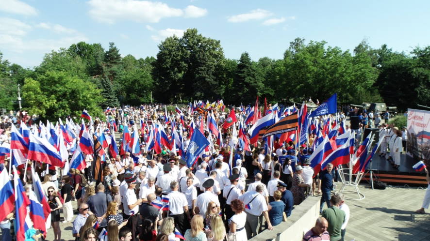 Митинг краснодарского края. Митинг в Краснодаре. 01.06.2018 Краснодар шествие цветов. Государственная система и Мирный митинг.