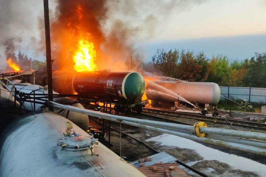 Пожар на базе по хранению топлива в Буденновском районе Донецка локализован