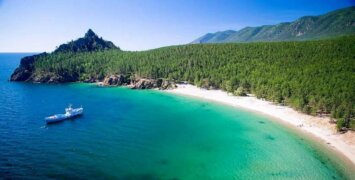 Водные прогулки по Байкалу: куда стоит съездить?