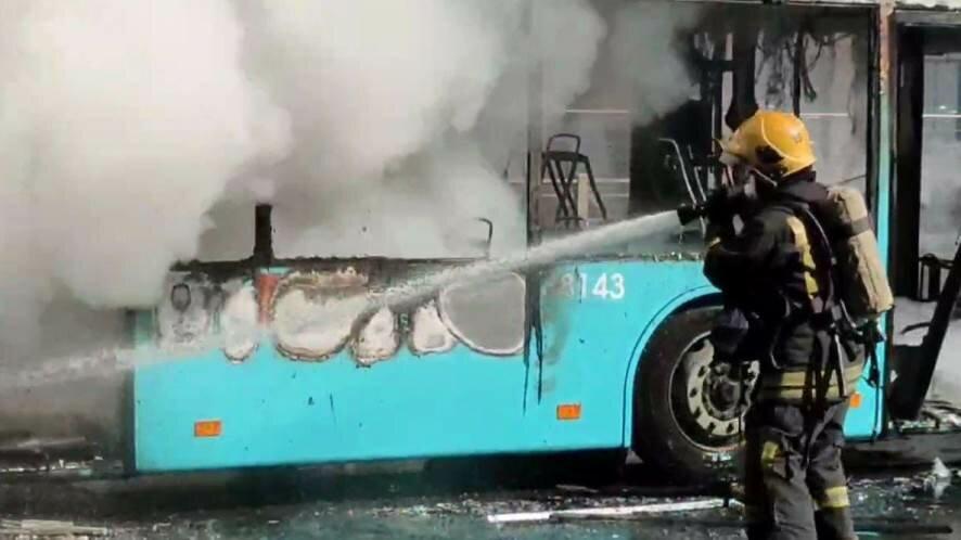 В Смольном до сих пор не знают причин возгорания новых социальных автобусов