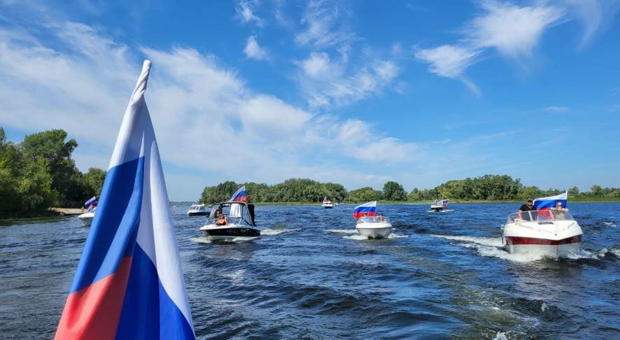 Сегодня, 21 августа состоялся Парад катеров в честь Дня Государственного флага РФ