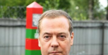 Медведев ответил желающим вернуть Крым