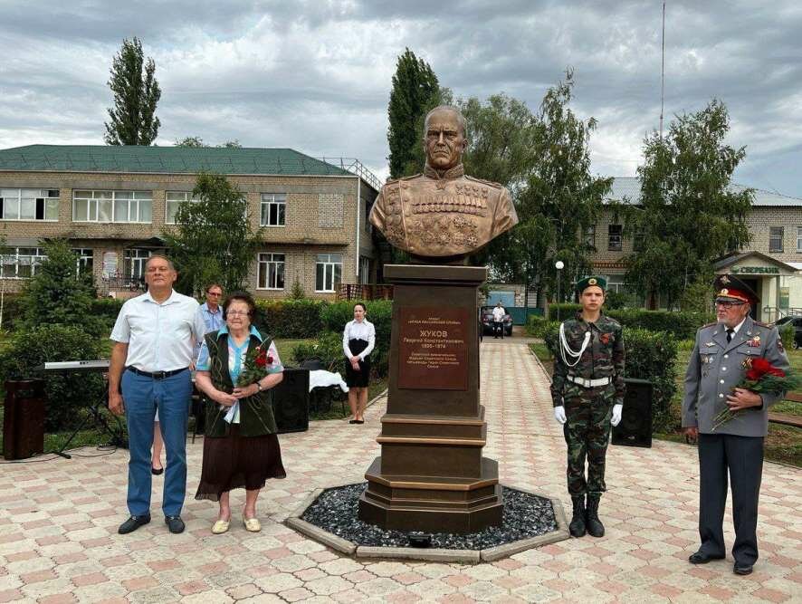 В Ровенском районе установлен бюст маршала Победы Георгия Жукова