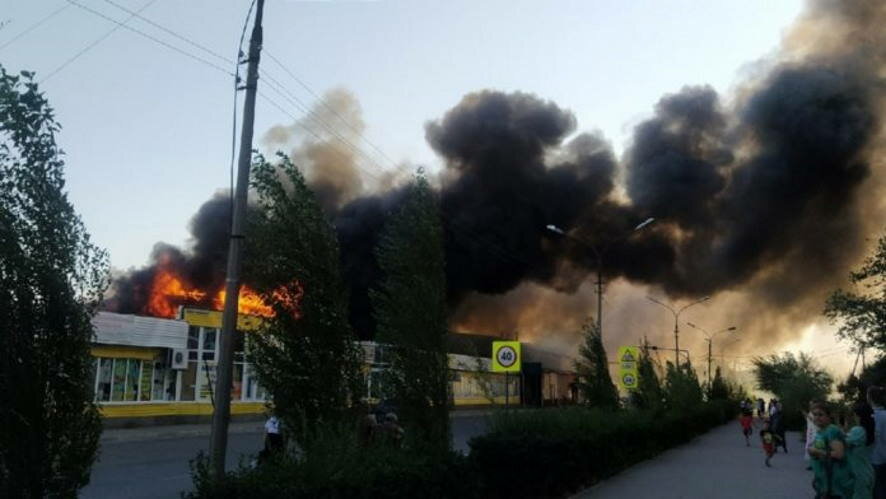 Взрывы и сильнейший пожар в Волжском на рынке «Людмила» в Волгоградской области