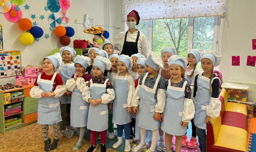 Маленькие поварята: в московских детсадах прошли кулинарные мастер-классы