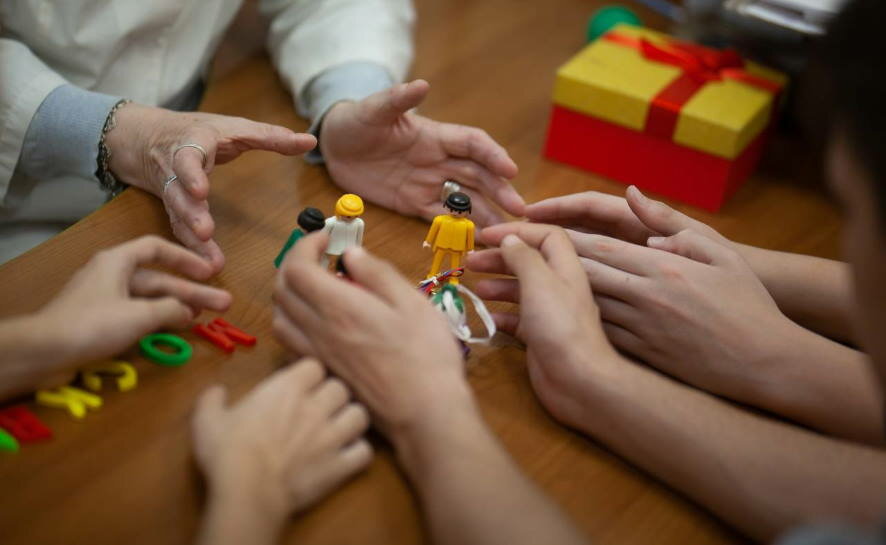 Врачи объяснили, как «страшные» игрушки влияют на психику детей