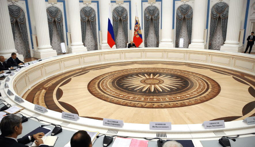 Владимир Путин провел встречу с руководителями предприятий ОПК