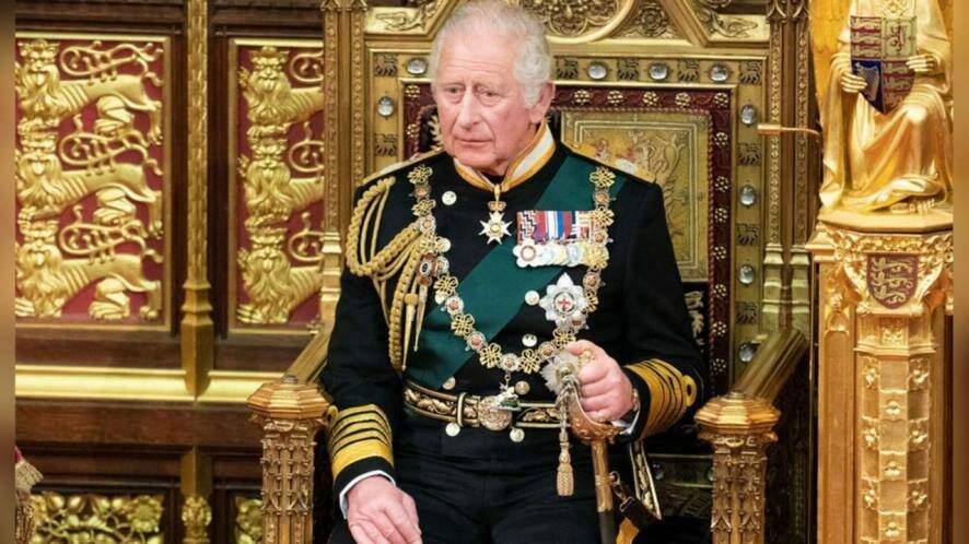 Карла III официально провозгласили королем