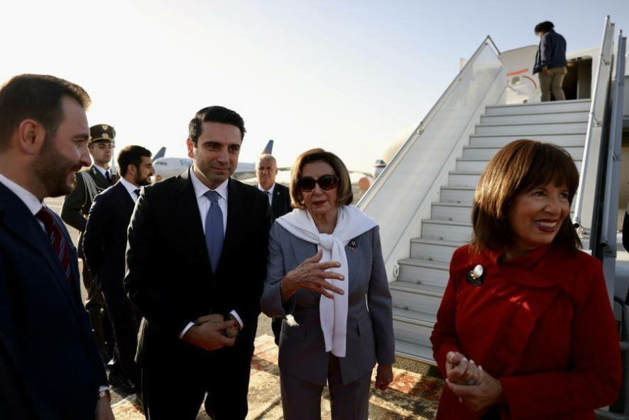 Спикер Палаты представителей США Нэнси Пелоси покинула Армению