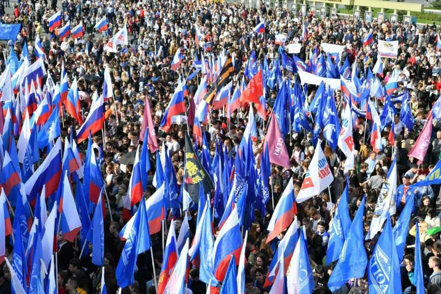 В Саратове свыше 9 тысяч человек пришли на митинг в поддержку референдумов за присоединение Донбасса к России