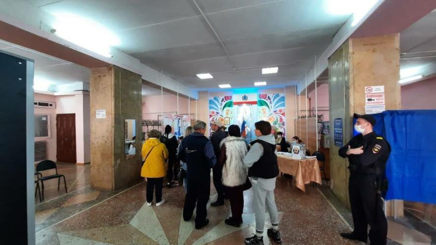 В Саратове активно голосуют на референдуме