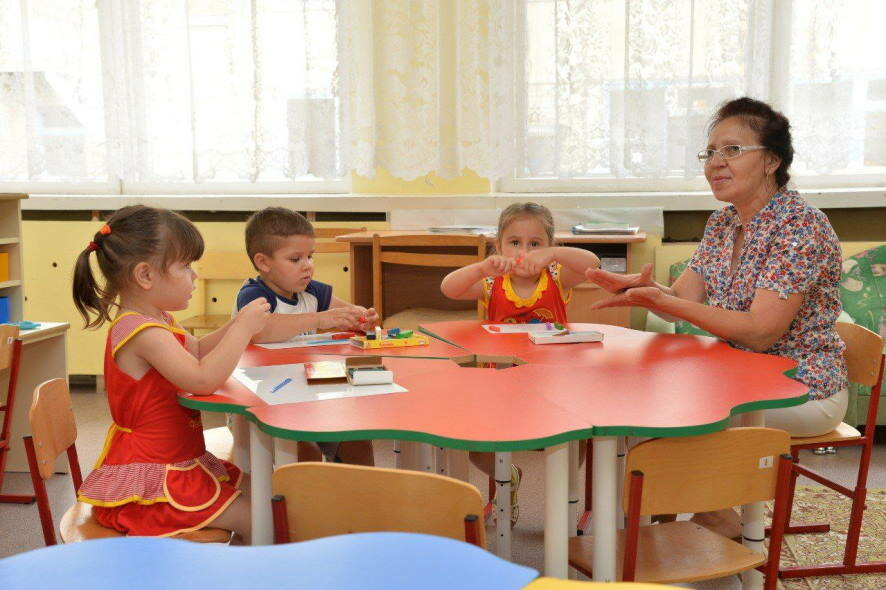 Губернатор Саратовской области поздравил с профессиональным праздником работников дошкольного образования