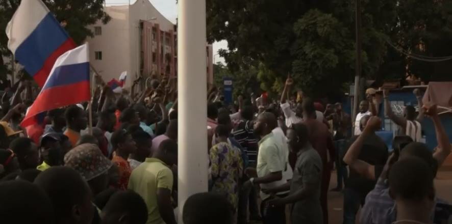 Народ Буркина-Фасо на митингах призвал новые власти укреплять сотрудничество с Россией