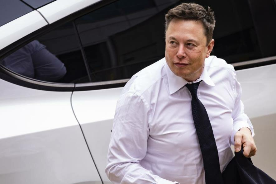 Маск заявил, что не собирается продавать акции Tesla