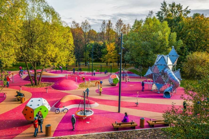 Детские площадки лесной и сказочной тематик появились в парке «Кусково» в рамках реабилитации природной территории