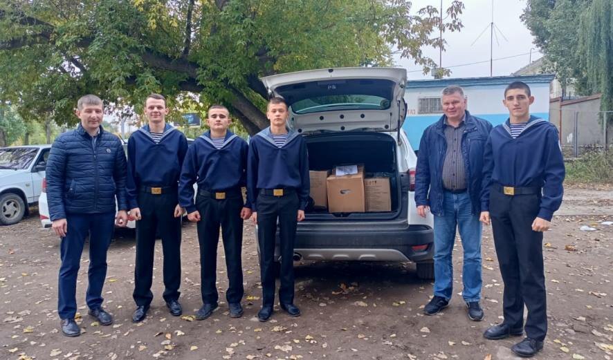 Саратовские морпехи и студенты собрали гуманитарную помощь для российских военнослужащих
