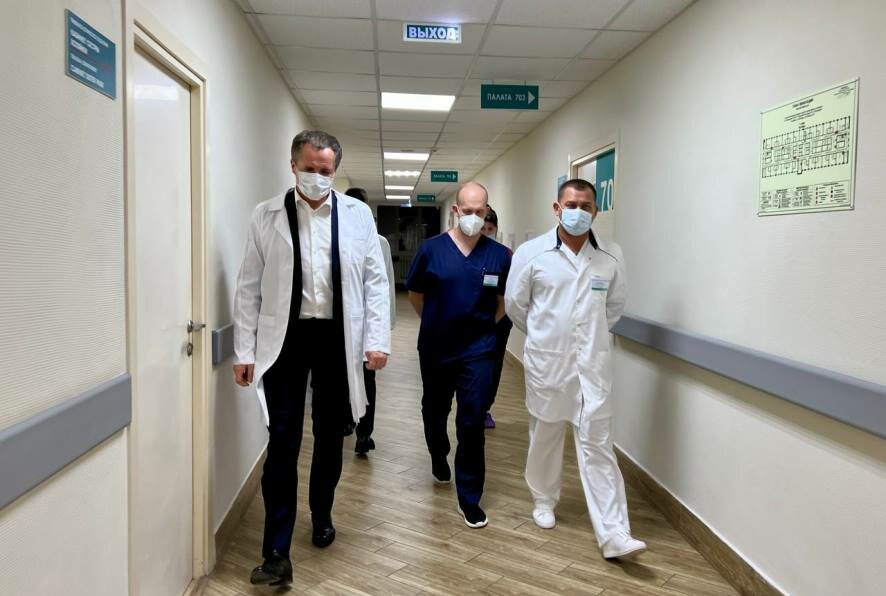 Гладков навестил раненых белгородцев в больнице