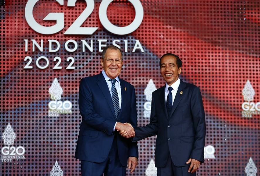 Сергей Лавров прибыл на пленарное заседание саммита G20 в Индонезии